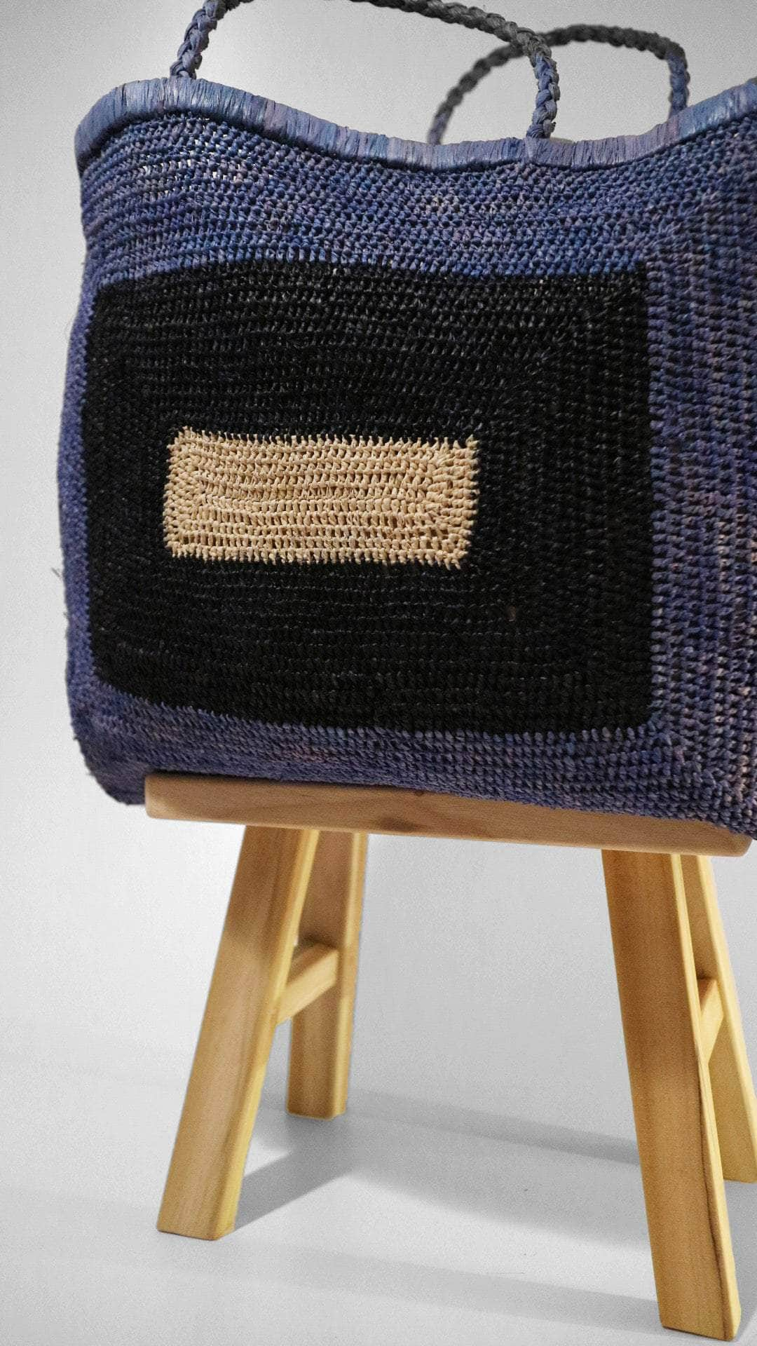 POUMPOUM CABAS Panier en raphia graphique bleu et noir